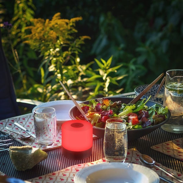 Dekorativer Wäschekorb mit Fransen