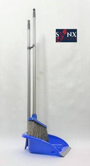 Kehrgarnitur mit Besen und Kehrblech