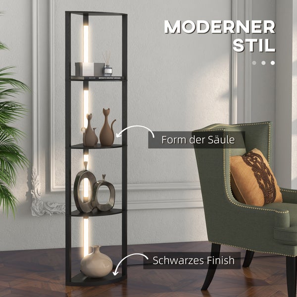 Modernes schwarzes Eckregal in Säulenform mit vier Ebenen und integrierter Beleuchtung in einem Wohnzimmer neben einem Sessel.