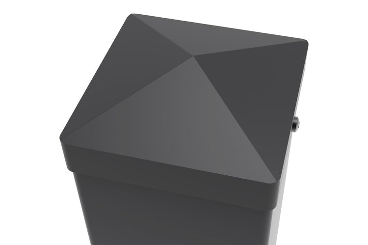 Quadratische Pfostenkappe aus Metall in Pyramidenform für Zaunpfosten.