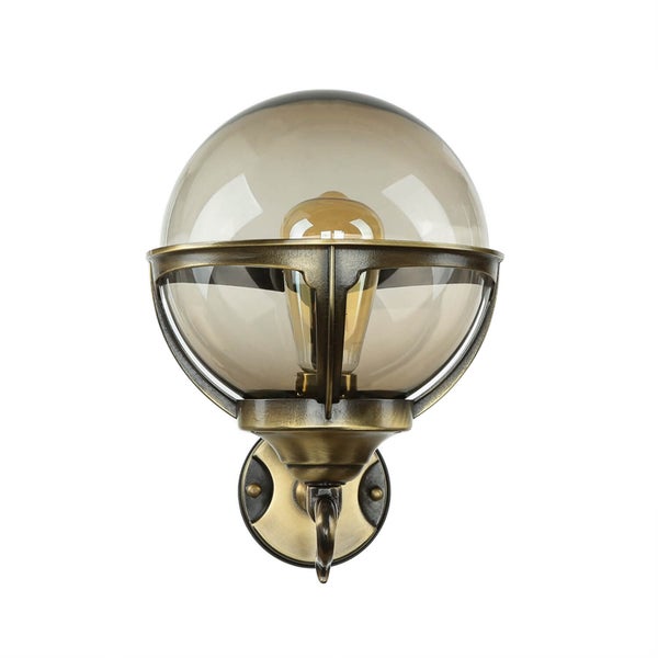 Wandleuchte mit Glaskugel und Metalleinfassung