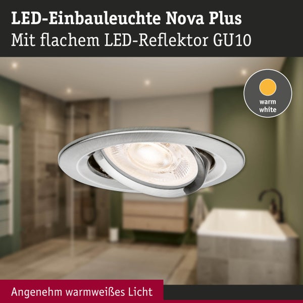 LED-Einbauleuchte Nova Plus mit flachem LED-Reflektor GU10 und warmweißem Licht in einem Badezimmer.