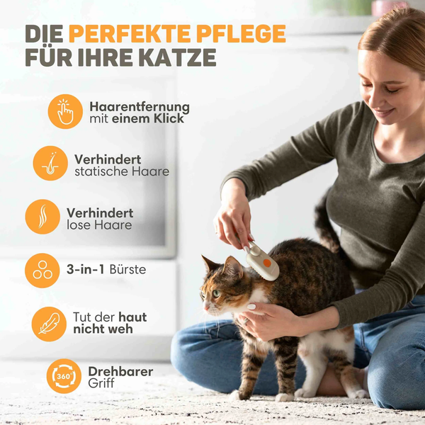 Eine Frau bürstet eine Katze mit einer drei in eins Haustierbürste, die lose Haare entfernt und einen drehbaren Griff besitzt.