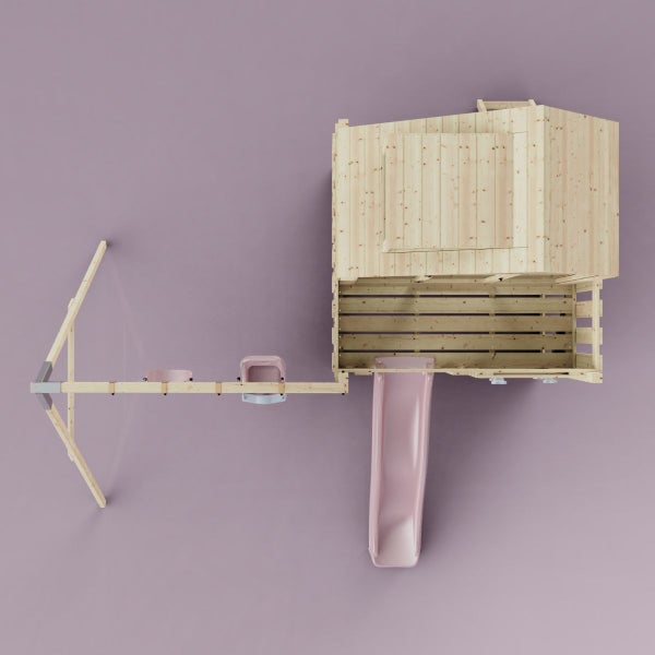 Draufsicht eines Holzspielhauses mit Rutsche und Schaukel