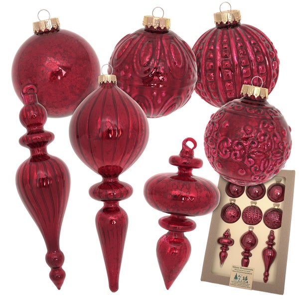 Verschiedene Christbaumkugeln aus Glas, rot