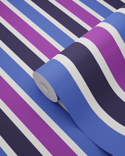 Tapetenrolle mit Streifenmuster