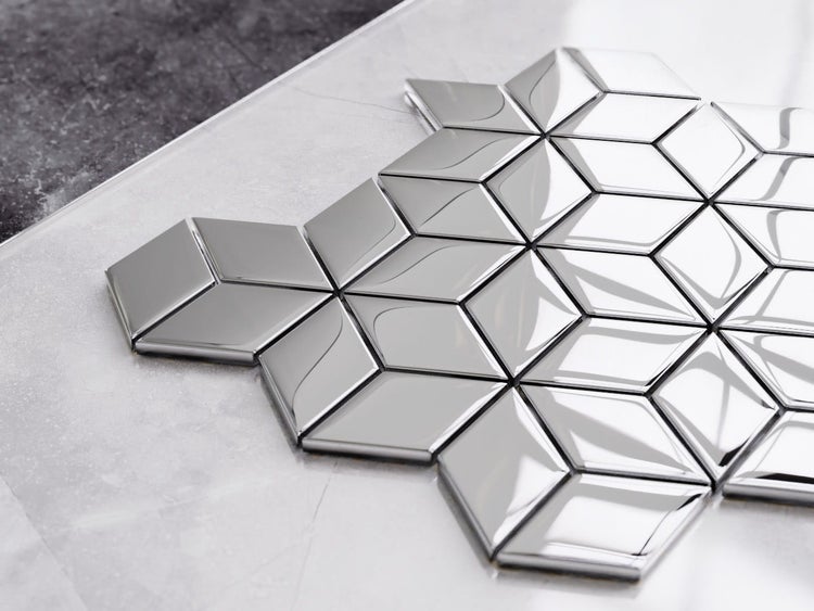 Glasmosaik auf Netz für Bad und Küche 26.5cm x 30.5cm - Silver Geometric Cubes