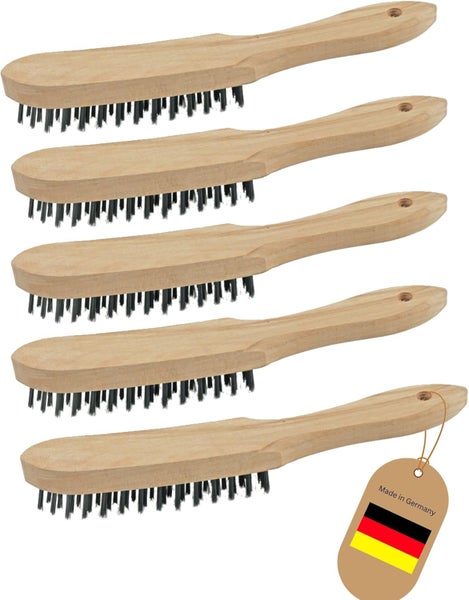 Fünf Handdrahtbürsten mit Holzkörper und Borsten aus Stahldraht, hergestellt in Deutschland.