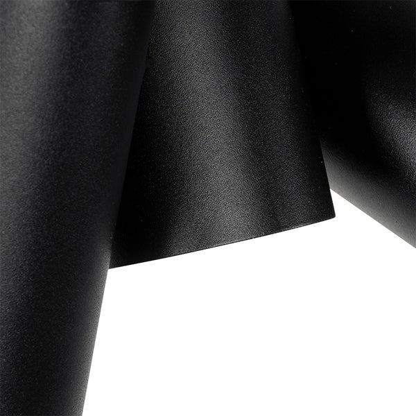 Detailaufnahme einer schwarzen Teichfolie