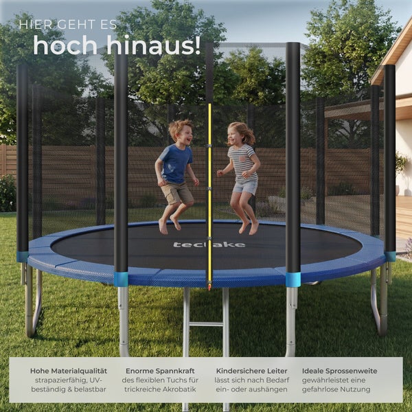 Rundes Gartentrampolin von tectake mit Sicherheitsnetz und Leiter auf einer Rasenfläche, auf dem zwei Kinder springen.