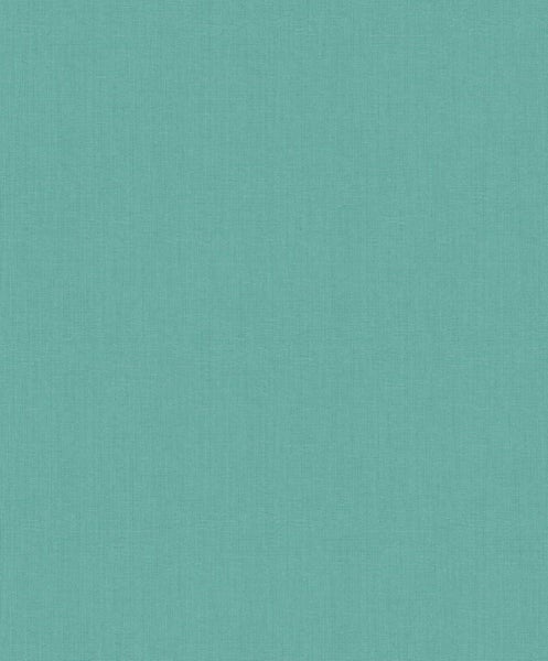 Küchenspüle mit Armatur auf einer Arbeitsplatte in einer hellen Küche.