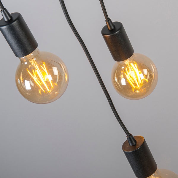 Nahaufnahme einer Pendelleuchte mit mehreren Glühbirnen