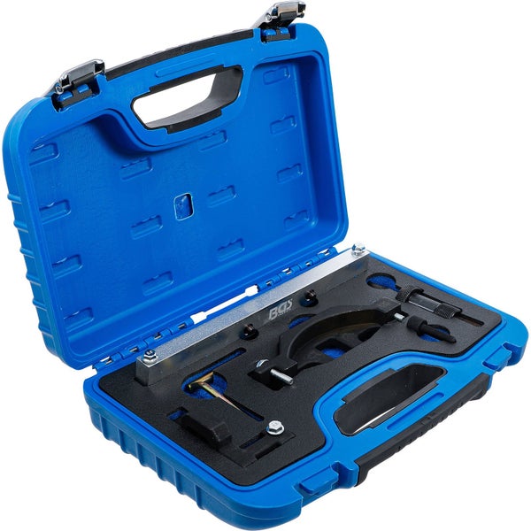 Werkzeugsatz in geöffnetem, blauem Koffer