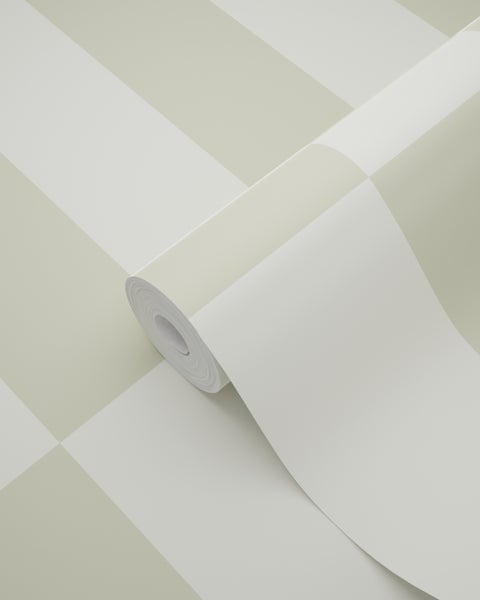 Gestreifte Vliestapete als Rolle und ausgebreitet auf einer Fläche.