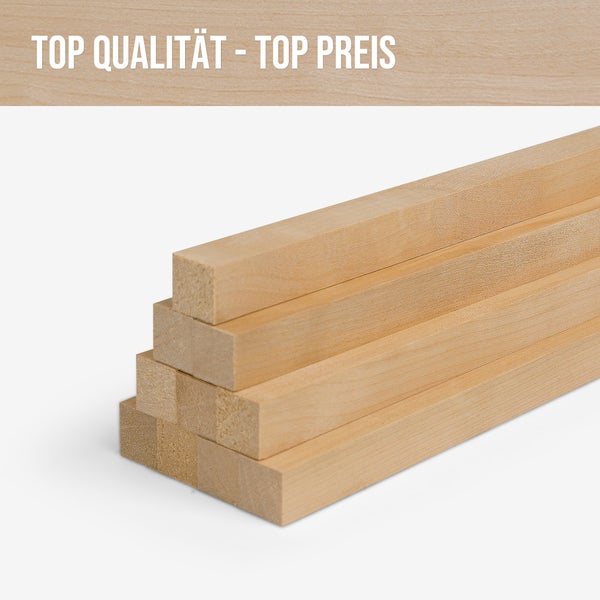 Stapel quadratischer Kanthölzer aus hellem Holz, hohe Qualität zum guten Preis.