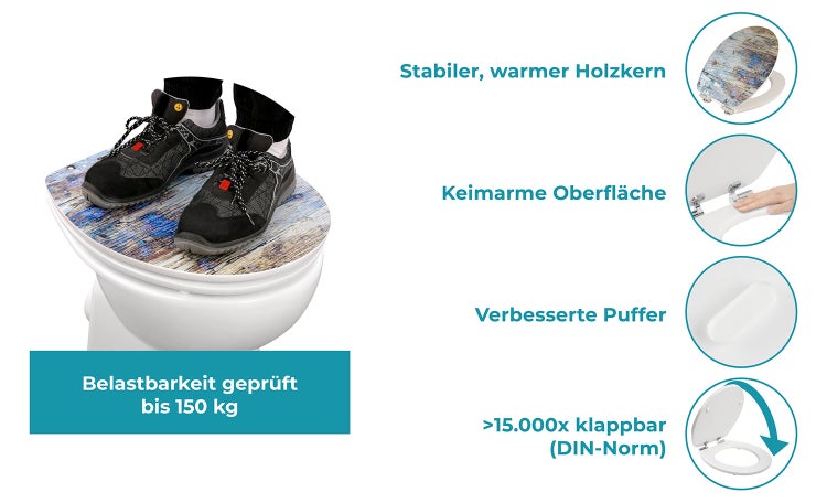 Toilette mit Toilettendeckel im Holzdesign in einem Badezimmer