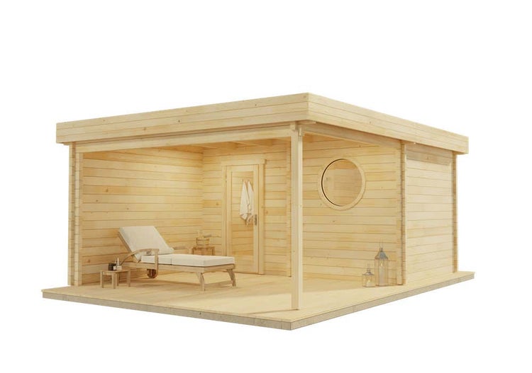 Modernes Gartenhaus aus hellem Holz mit Flachdach, Saunaraum mit Rundfenster und überdachter Terrasse inklusive Sonnenliege.