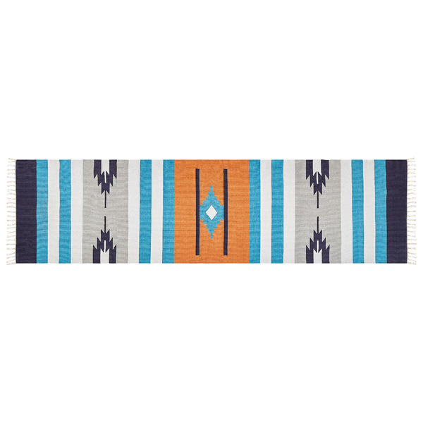 Rechteckiger Teppich-Läufer mit geometrischem Kilim-Muster und Fransen an den Enden.