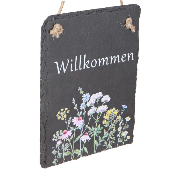 Dekorative Schiefertafel mit der Aufschrift Willkommen und Blumenmuster