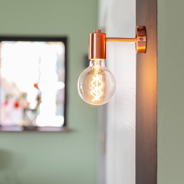 Wandleuchte mit eingeschalteter Glühbirne
