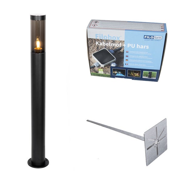 Außenleuchte als Wegeleuchte in Schwarz mit Filoform Filobox Kabelabzweigkasten und Erdspieß zur Montage.