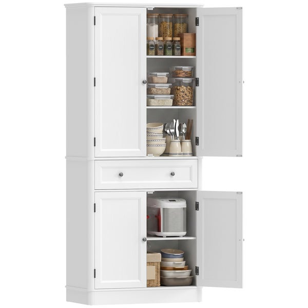 Hoher weißer Küchenschrank mit geöffneten Türen, Einlegeböden für Vorräte, einer Schublade und Platz für Küchengeräte.