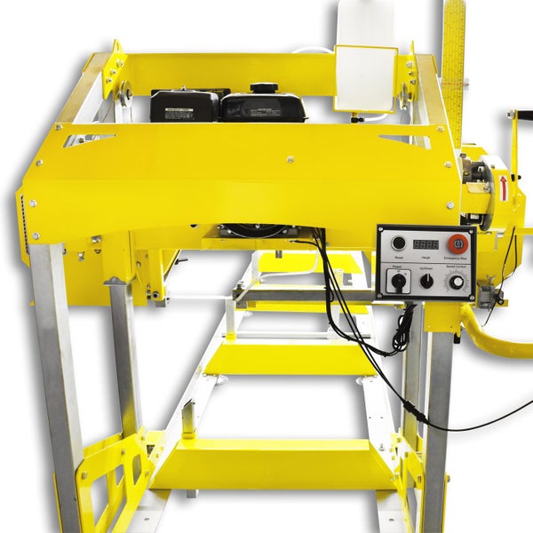 Blockbandsäge in Gelb mit Bedienelementen für den Holz Zuschnitt