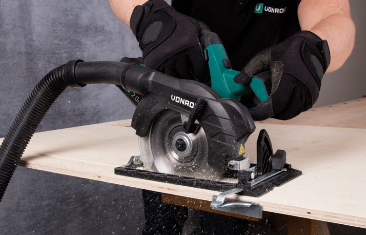VONROC Handkreissäge Akku 20V - Akku Kreissäge 150mm, Säge inkl. Laserführung & Staubabsaugung - Mit 2Ah Akku und Ladegerät - inkl. 2 Sägeblätter