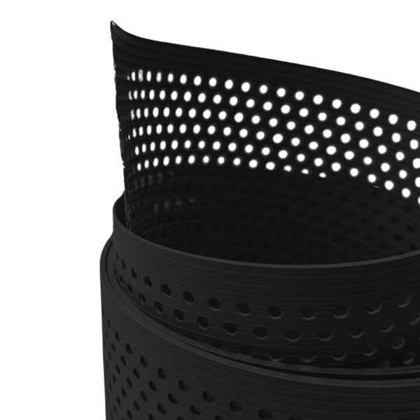 Schwarzes Drainagerohr mit Löchern