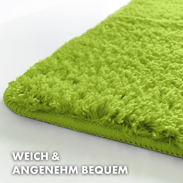 Detailansicht eines grünen Teppichs mit hohem Flor