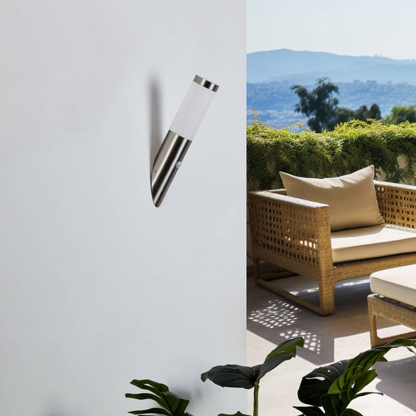 Lindby Wandleuchte außen Statius mit Bewegungsmelder (spritzwassergeschützt (Modern) in Alu aus Edelstahl (1 flammig, E27) - Wandlampe für Außenwand/Hauswand Haus Terrasse und Balkon