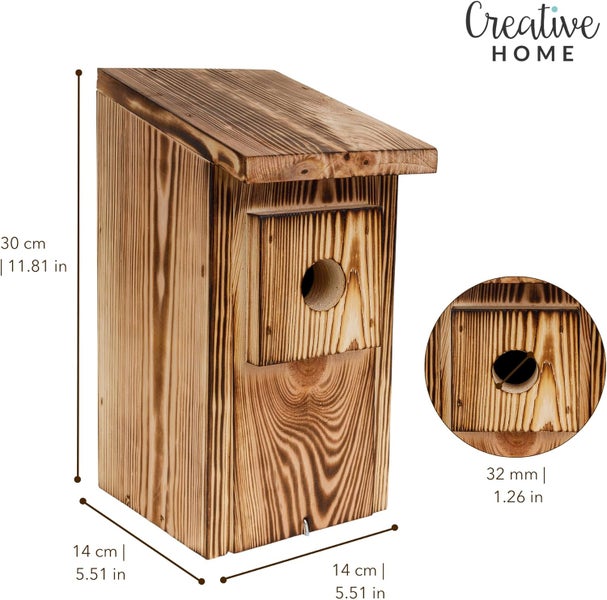 Nistkasten aus Holz von Creative Home, 30 Zentimeter hoch, 14 breit, 14 tief, Einflugloch 32 Millimeter. Creative Home Logo.