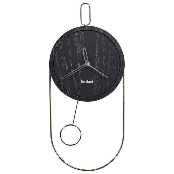 Wanduhr mit Pendel, schwarzes Zifferblatt in Holzoptik, silberner Metallrahmen, Beliani Logo.