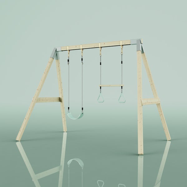 Schaukelgestell aus hellem Holz mit einer Schaukel und einem Trapez mit Ringen. Stabile A-Rahmen-Konstruktion mit grauen Eckverbindern.