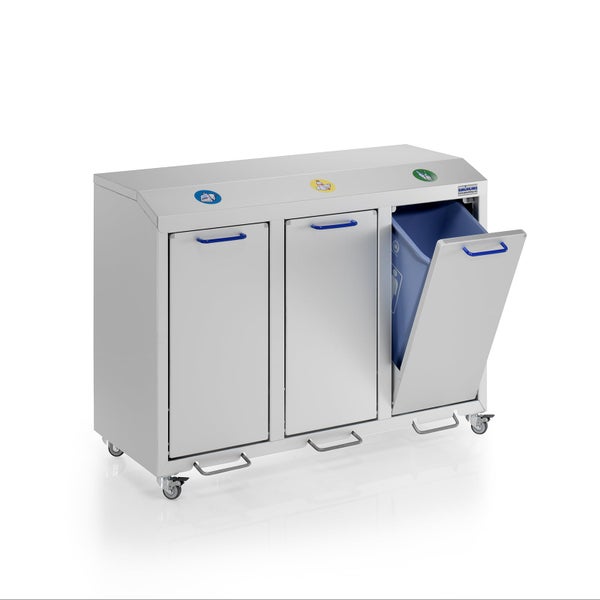 Mobiler Abfallsammler aus Aluminium mit drei Fächern für Papier, Kunststoff und Glas, Fußpedal-Bedienung und Gmöhling Logo.