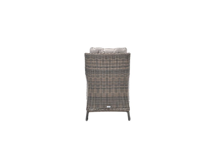 Rückansicht eines Geflechtstuhls aus Kunststoffrattan mit Sitzkissen für den Garten