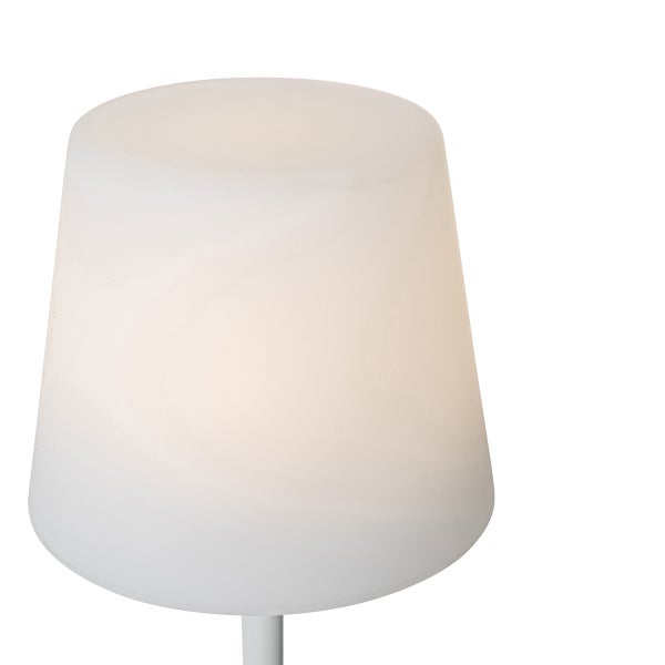Weiße Tischleuchte mit konischem, lichtdurchlässigem Lampenschirm und schmalem Standfuß.