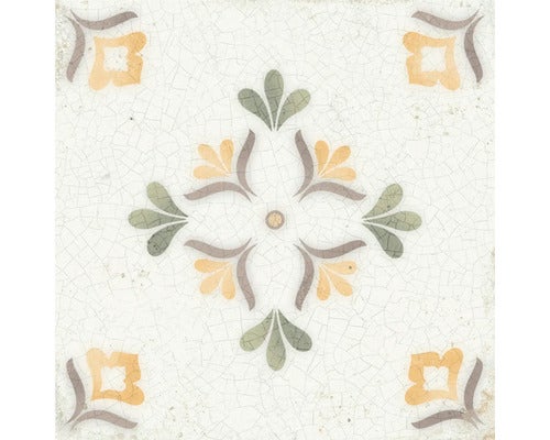 Quadratische Fliese im Vintage-Design mit floralem Ornament und Craquelé-Effekt.