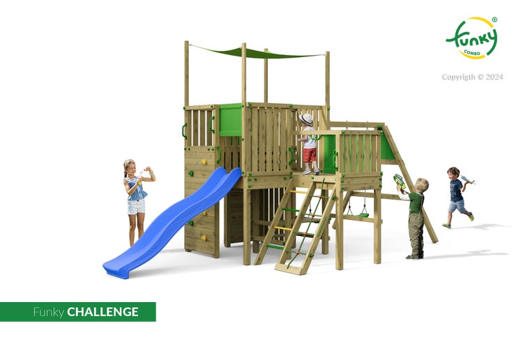 Hölzerner Spielturm Funky Combo Challenge mit blauer Rutsche, Kletterwand und Strickleiter. Helles, organisiertes Design mit spielenden Kindern.