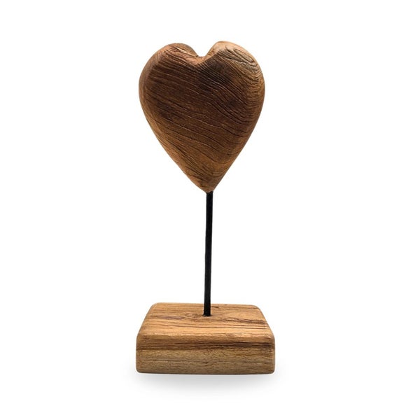 Dekofigur Herz aus Holz auf Sockel