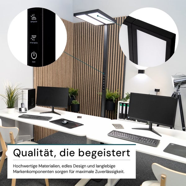 Arbeitsplatz mit Stehleuchte, Computern und Büromaterial für ein organisiertes Arbeitsumfeld