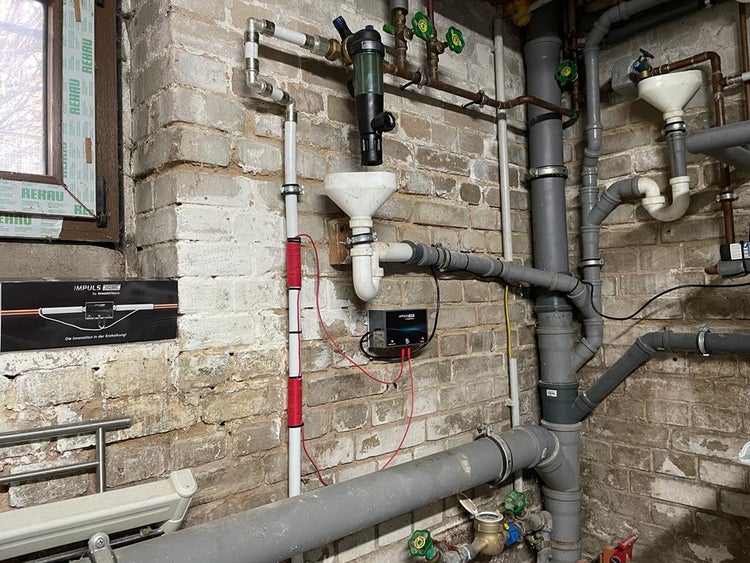 Entkalkungssystem Impuls Home 20. Umweltfreundlicher Impuls-Entkalker bis ¾ Zoll oder 20 mm Rohrdurchmesser und max. Durchfluss von 0,9 m³/h.