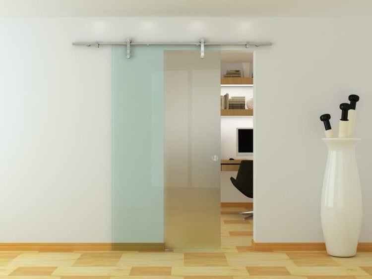 Schiebetürbeschlag aus Edelstahl für Glastüren mit sichtbarem Rollensystem und runder Laufschiene.