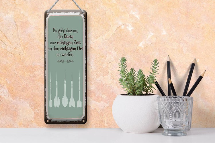 Blechschild Spruch Darts zur richtigen Zeit werfen 10x27cm