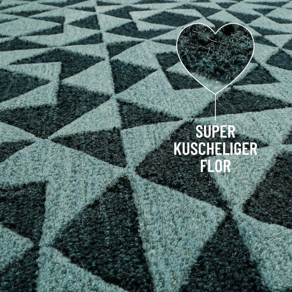 Teppich mit geometrischem Dreiecksmuster und Detailaufnahme des weichen Flors.