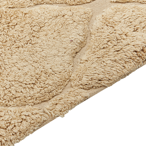Badteppich mit weicher Textur und Hoch-Tief-Struktur.