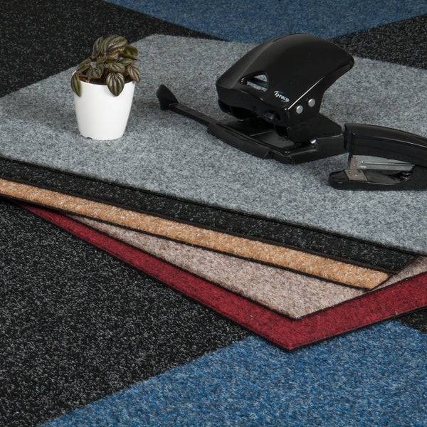 Schatex Teppichfliesen grau für Büro Selbstliegende Teppich Fliesen hellgrau in 50x50 cm Nadelfilz Teppichbodenfliesen ideal als Messeteppich
