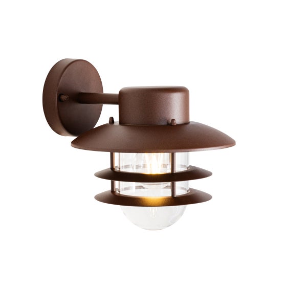 Wandaußenleuchte aus Metall in Rostoptik mit klarem Glas und Lamellen, beleuchtet.