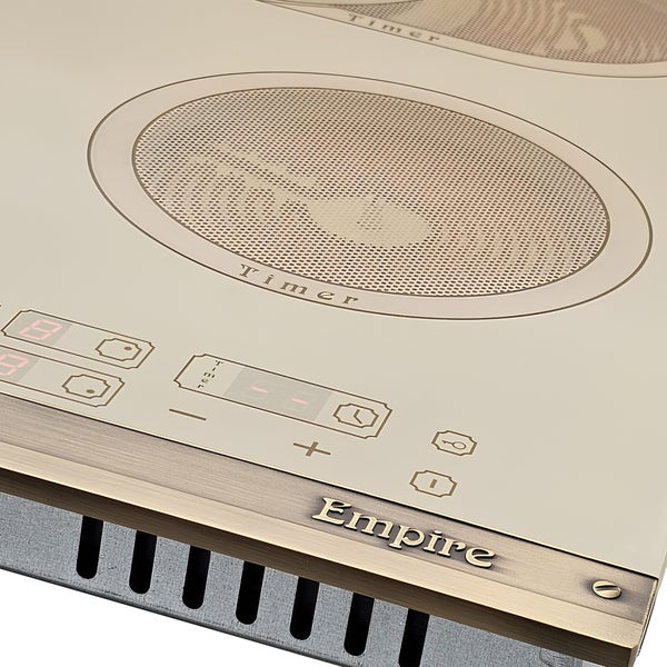 Detailansicht eines Induktionskochfeldes mit Sensorsteuerung und Timer Funktion im Retro Design der Marke Empire.