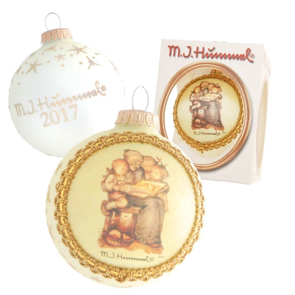 Hellgold matt 8cm Glaskugeln M. J. Hummel, Motiv Großmutter erzählt, Handdekoration mit Seidenbild und Borde (1 Stück), 1 Stck., Weihnachtsbaumkugeln, Christbaumschmuck, Weihnachtsbaumanhänger